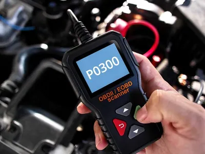 An OBD2 scanner displaying the P0300 Random/Multiple Cylinder Misfire code.